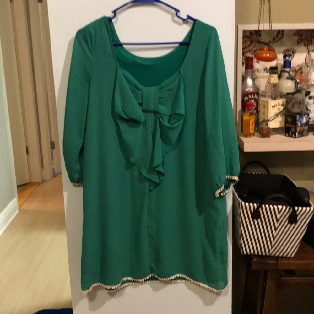 Green bow-back dress